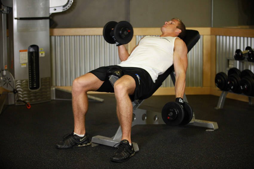 Incline Dumbbell Curl — Start